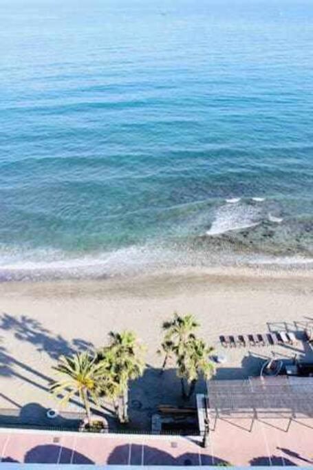 Large Modern Beach Front Apartment, Rooftop Pool!! ماربيا المظهر الخارجي الصورة