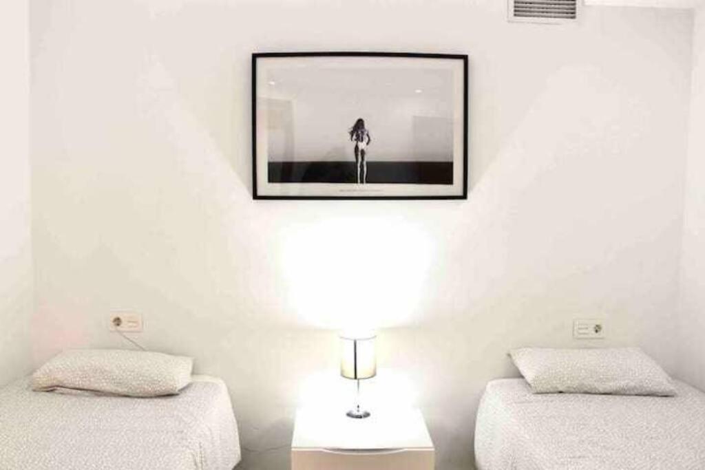 Large Modern Beach Front Apartment, Rooftop Pool!! ماربيا المظهر الخارجي الصورة