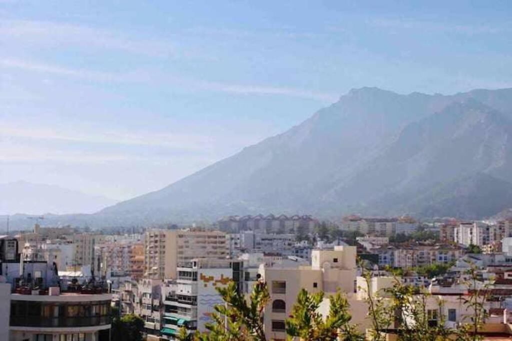 Large Modern Beach Front Apartment, Rooftop Pool!! ماربيا المظهر الخارجي الصورة