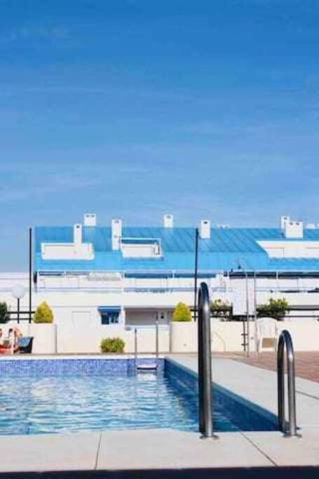 Large Modern Beach Front Apartment, Rooftop Pool!! ماربيا المظهر الخارجي الصورة