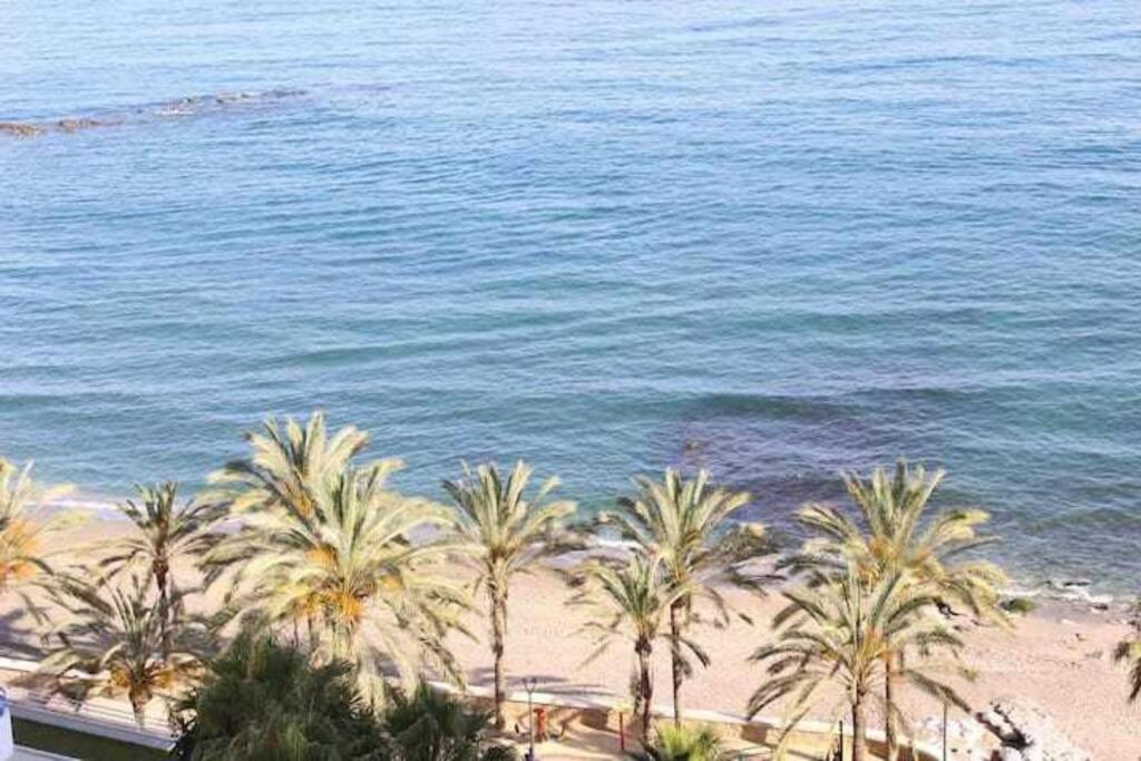 Large Modern Beach Front Apartment, Rooftop Pool!! ماربيا المظهر الخارجي الصورة