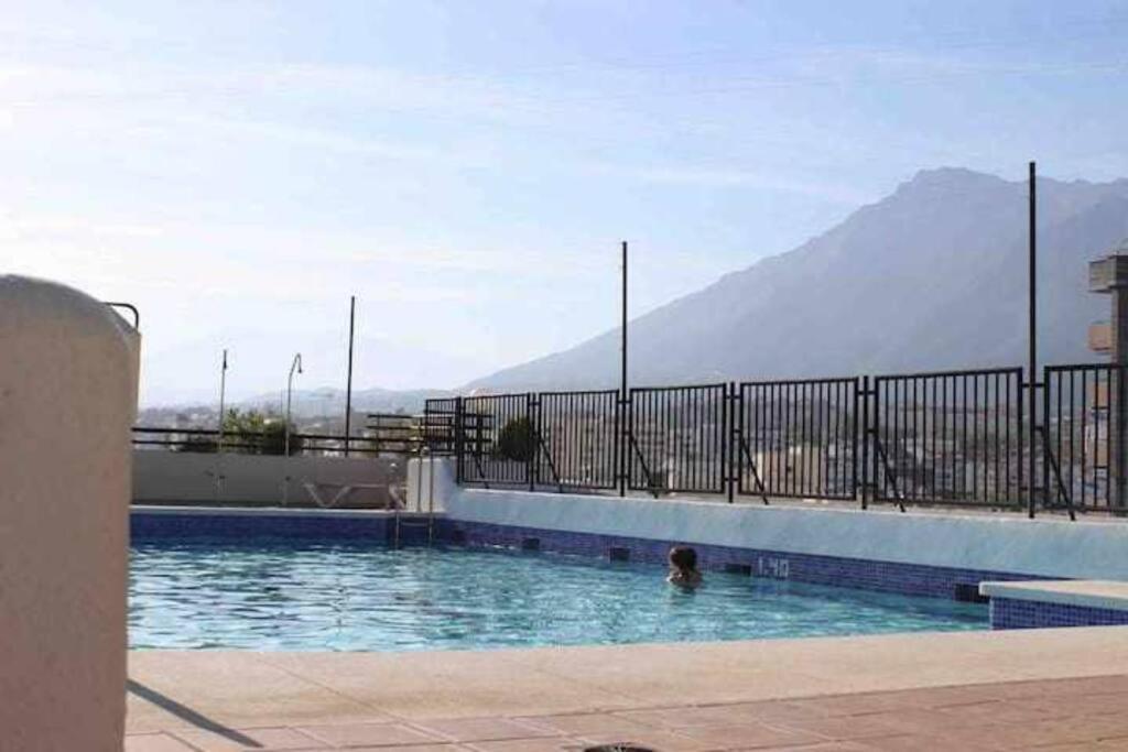 Large Modern Beach Front Apartment, Rooftop Pool!! ماربيا المظهر الخارجي الصورة