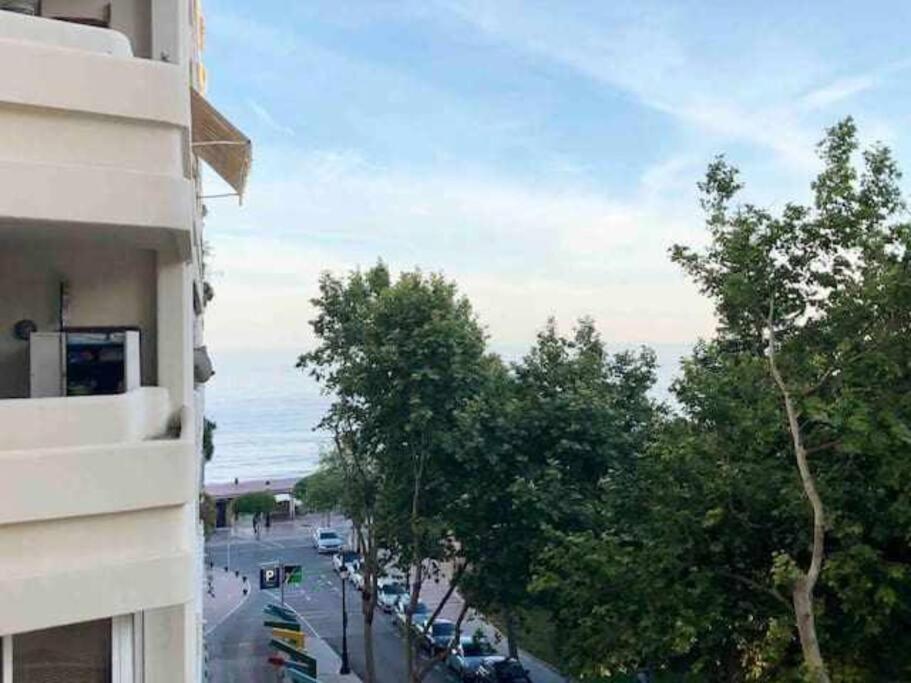 Large Modern Beach Front Apartment, Rooftop Pool!! ماربيا المظهر الخارجي الصورة