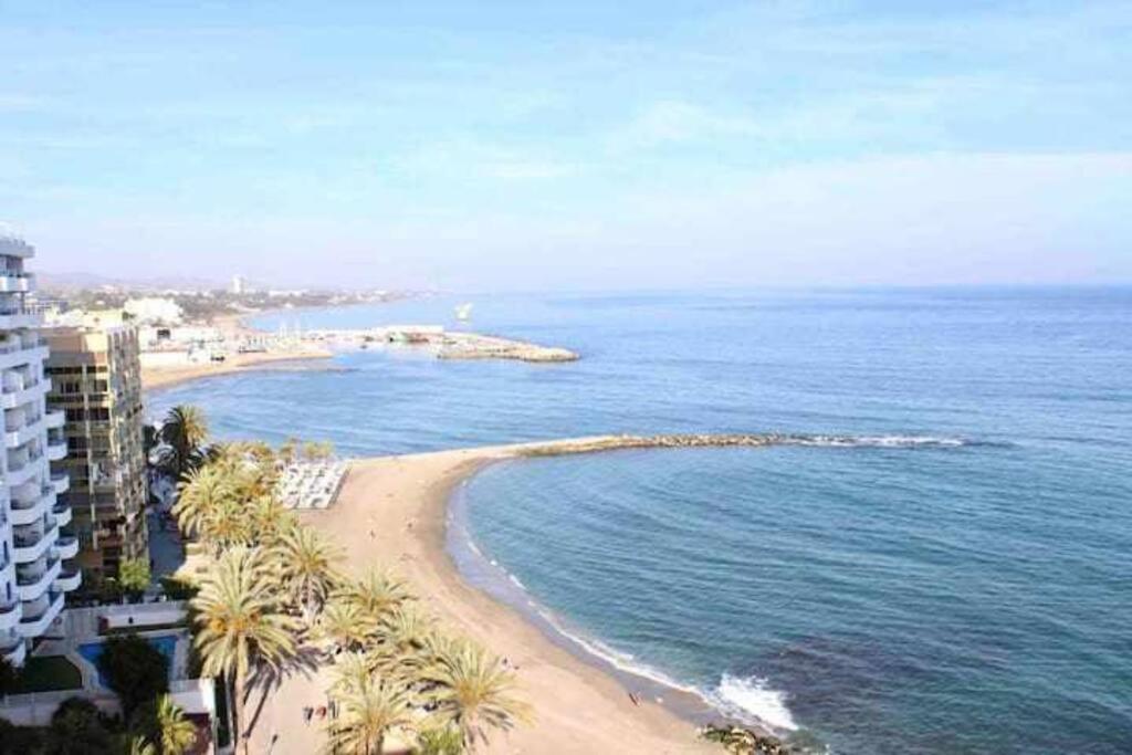 Large Modern Beach Front Apartment, Rooftop Pool!! ماربيا المظهر الخارجي الصورة