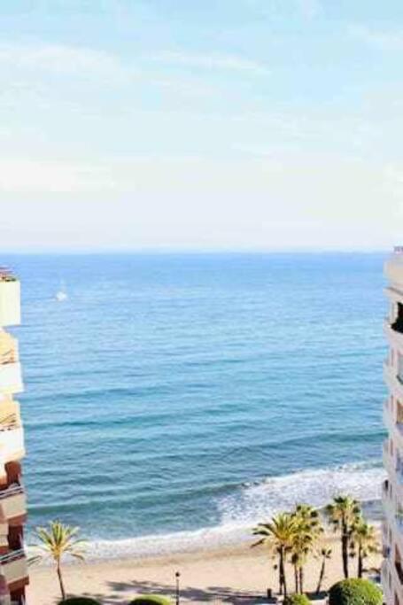 Large Modern Beach Front Apartment, Rooftop Pool!! ماربيا المظهر الخارجي الصورة